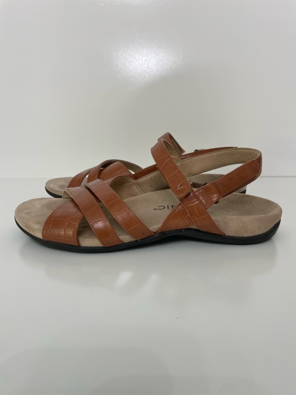 Vionic Women's Mirabi Croc Embossed Brown Leather Orthotic Sandal, size 11